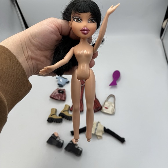 Vintage MGA Entertainment Bratz Jade 2002 Xpress It Fashion Doll Collection - Picture 10 of 16